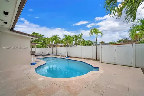 851 Bluebird Avenue Miami Springs FL 33166