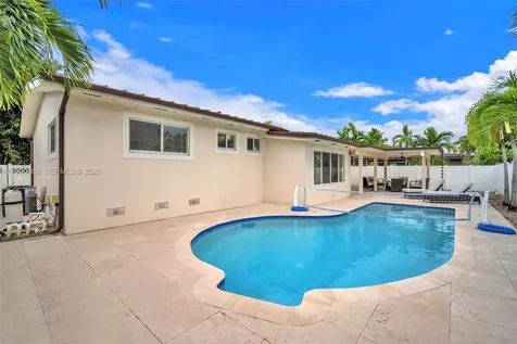 851 Bluebird Avenue Miami Springs FL 33166