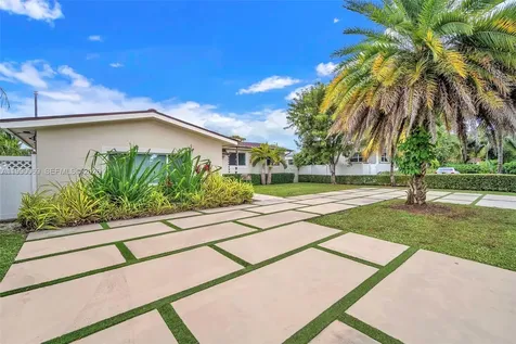 851 Bluebird Avenue Miami Springs FL 33166
