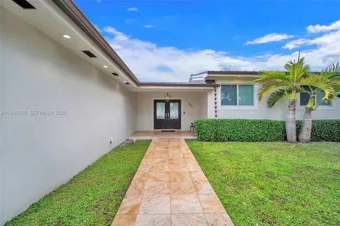 851 Bluebird Avenue Miami Springs FL 33166