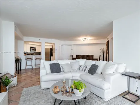 6767 Collins Avenue Miami Beach FL 33141