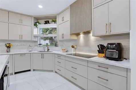 4953 Kensington Circle Coral Springs FL 33076