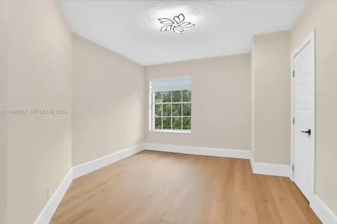 4953 Kensington Circle Coral Springs FL 33076