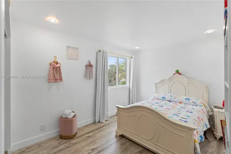 1500 Canary Island Drive Weston FL 33327
