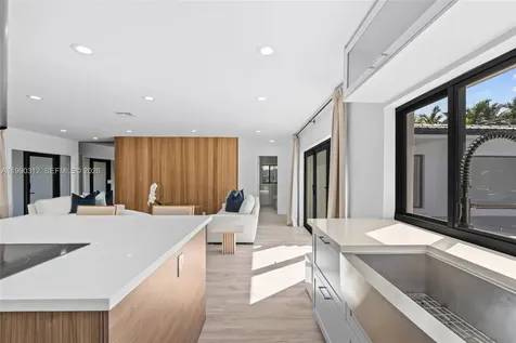 116 W 1st Court Miami Beach FL 33139