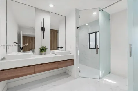 116 W 1st Court Miami Beach FL 33139