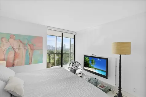 20301 W Country Club Drive Aventura FL 33180