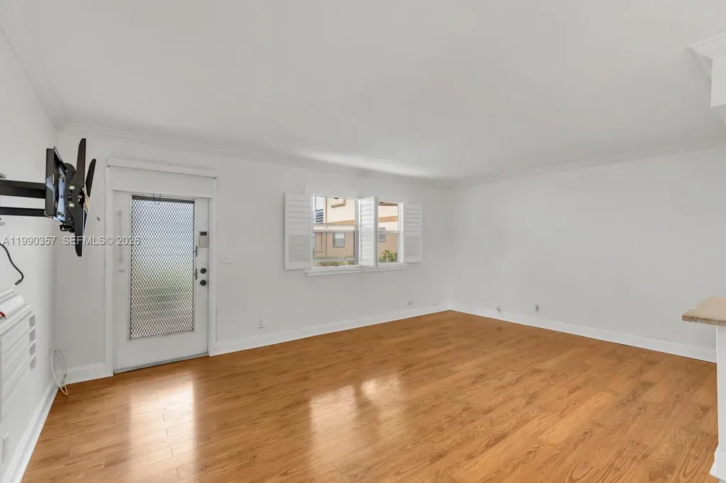 294 Brittany G Delray Beach FL 33446