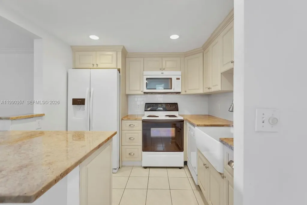 294 Brittany G Delray Beach FL 33446