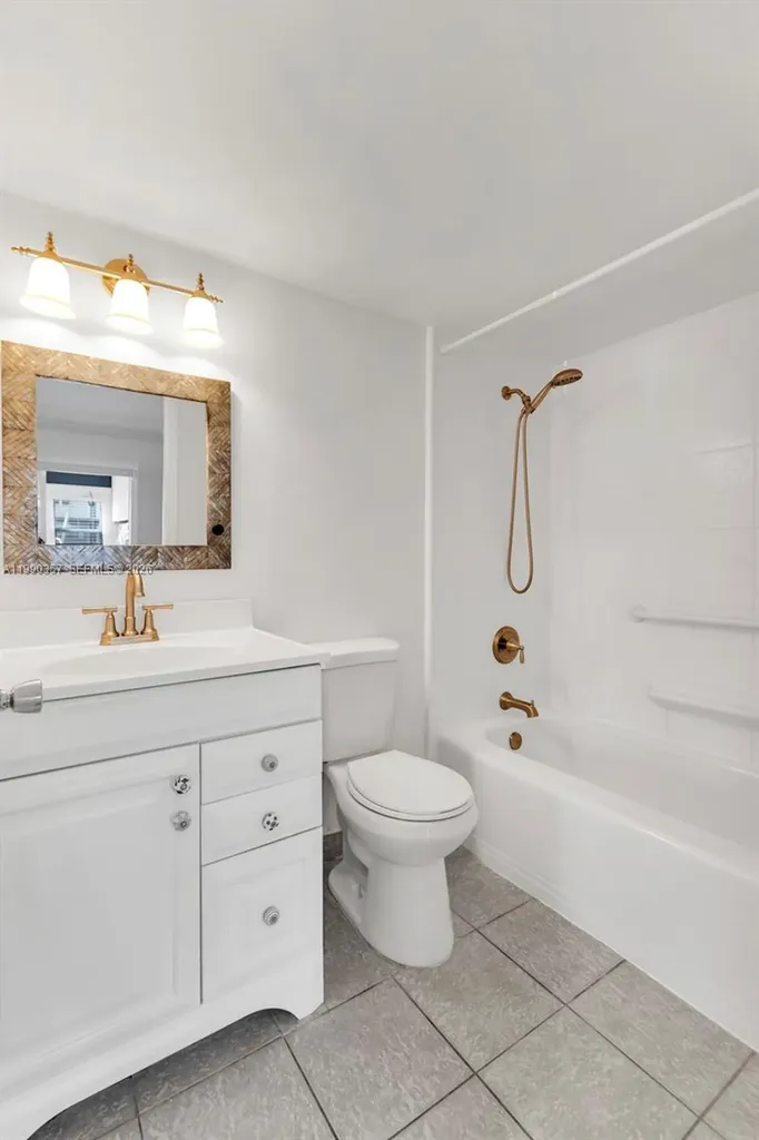 294 Brittany G Delray Beach FL 33446