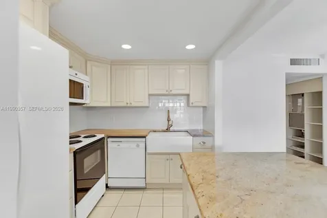 294 Brittany G Delray Beach FL 33446