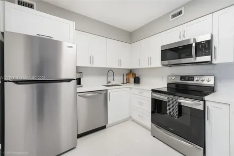 5161 Collins Avenue Miami Beach FL 33140