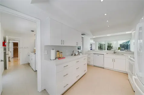 640 S Mashta Drive Key Biscayne FL 33149