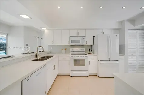 640 S Mashta Drive Key Biscayne FL 33149