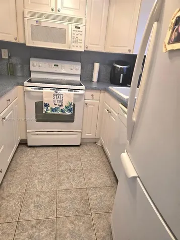 2998 E Sunrise Lakes Drive Sunrise FL 33322