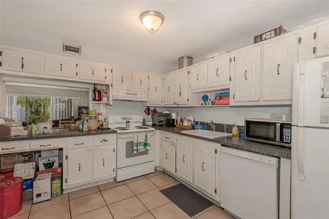 6768 SW 39th Court Davie FL 33314
