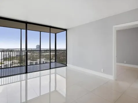 20301 W Country Club Drive Aventura FL 33180