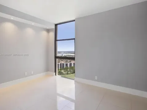 20301 W Country Club Drive Aventura FL 33180