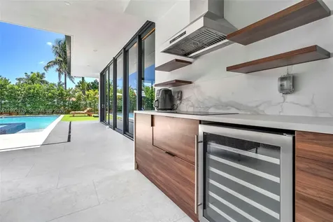 46 NE 162nd Street Miami FL 33162