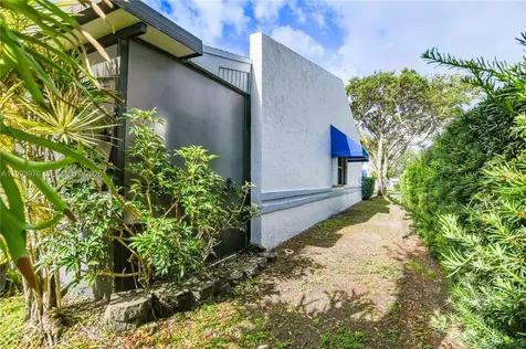 5201 SW 31st Avenue Dania Beach FL 33312