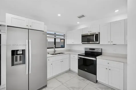2492 SW 44th Street Miami FL 33142
