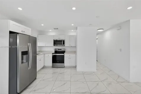 2492 SW 44th Street Miami FL 33142