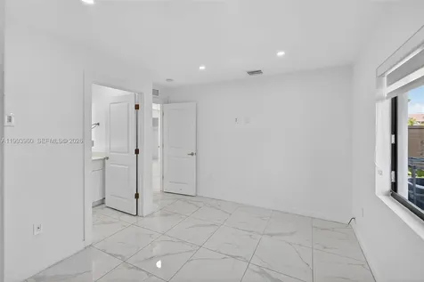 2492 SW 44th Street Miami FL 33142