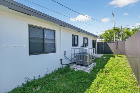 2492 SW 44th Street Miami FL 33142