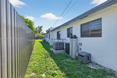 2492 SW 44th Street Miami FL 33142