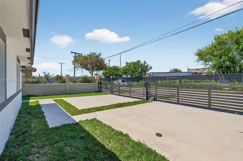 2492 SW 44th Street Miami FL 33142