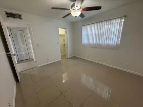 30 SE 4th Avenue Hallandale Beach FL 33009