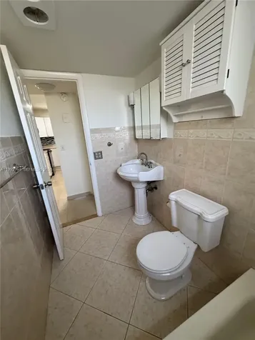 30 SE 4th Avenue Hallandale Beach FL 33009