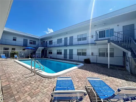 30 SE 4th Avenue Hallandale Beach FL 33009