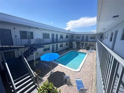 30 SE 4th Avenue Hallandale Beach FL 33009
