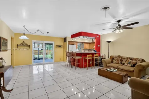 2006 N 38th Avenue Hollywood FL 33021