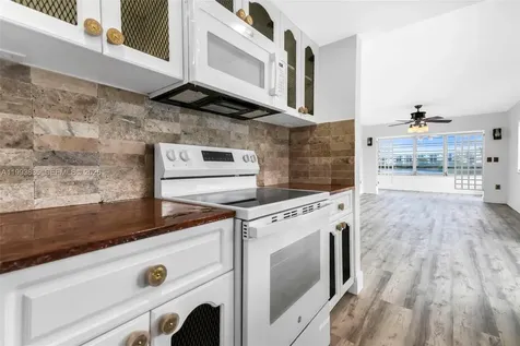 285 NE 191st Street Miami FL 33179