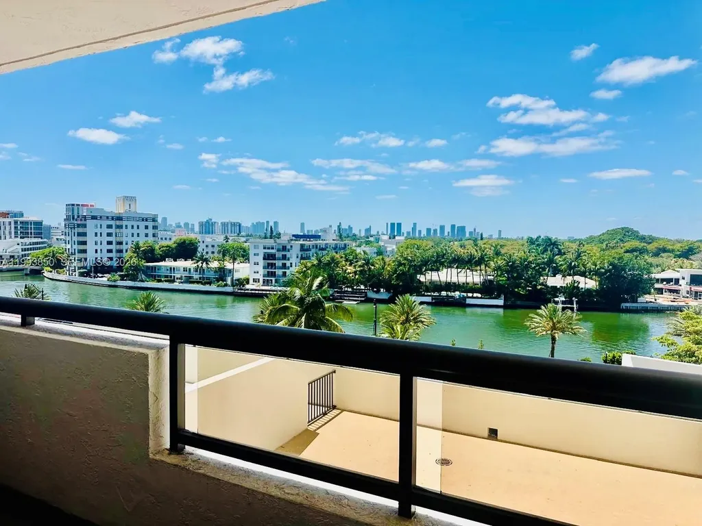 2555 Collins Avenue Miami Beach FL 33140
