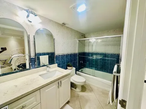 2555 Collins Avenue Miami Beach FL 33140