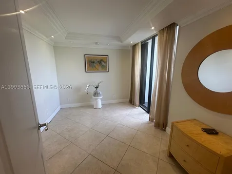 2555 Collins Avenue Miami Beach FL 33140