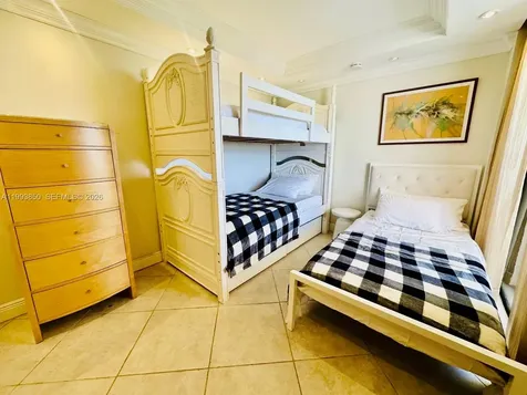 2555 Collins Avenue Miami Beach FL 33140