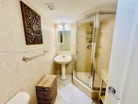 2555 Collins Avenue Miami Beach FL 33140