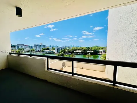 2555 Collins Avenue Miami Beach FL 33140