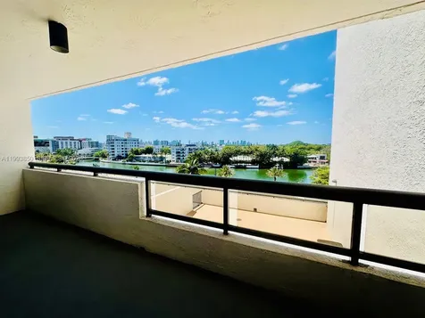 2555 Collins Avenue Miami Beach FL 33140
