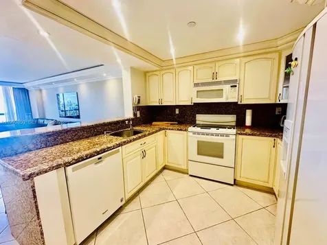 2555 Collins Avenue Miami Beach FL 33140