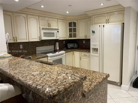 2555 Collins Avenue Miami Beach FL 33140