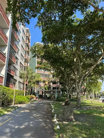 4222 Inverrary Boulevard Lauderhill FL 33319