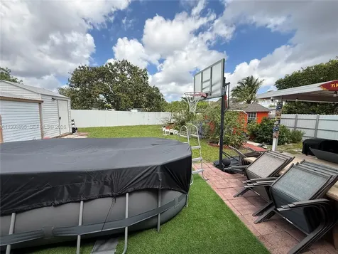5223 NW 168th Terrace Miami Gardens FL 33055