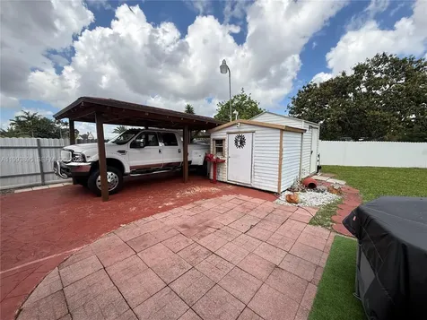 5223 NW 168th Terrace Miami Gardens FL 33055
