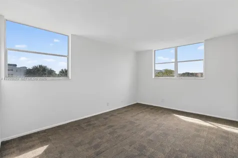 2821 Somerset Drive Lauderdale Lakes FL 33311