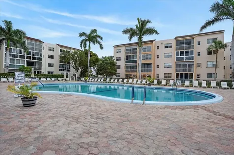 2821 Somerset Drive Lauderdale Lakes FL 33311
